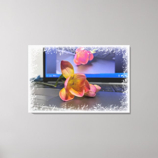 Impressão Em Tela Flor freesia no teclado (Frente)