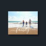 Impressão Em Tela Foto da família moderna Elegant<br><div class="desc">Canvas de galeria moderna com um simples design com "família" em um elegante roteiro manuscrito branco com balsas sobre sua foto favorita. Este design de chic é uma adição perfeita à decoração da sua casa ou para dar como presente de inauguração.</div>