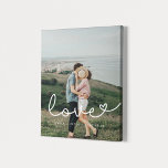 Impressão Em Tela Foto de casal de script caprichoso e fofo<br><div class="desc">Mostre suas fotos favoritas de casamento com este impressão moderno,  com a palavra Amor em uma bela camada de texto. Pode mudar facilmente a cor e o tamanho do texto para ajustado da sua imagem.</div>