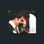 Impressão Em Tela Foto de Casamento de Silver Hugs e Kisses<br><div class="desc">Elegante X e O's prateados sotaque sua foto de casamento nesta canvas,  fazer um presente perfeito para você ou seus pais.</div>