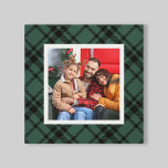 Impressão Em Tela Foto de Natal do Hunter Green Tartan - Xadrez<br><div class="desc">Esta xadrez festiva de natal, canvas de arte, de natal, apresenta um espaço personalizado de fotos da família quadrada, enquadrado por um clássico caçador, porém moderno, / verde-pinho e xadrez de tartan escocesa negra. Há uma opção para mudar a cor verde do fundo para coordenar com o decorador. Dica da...</div>