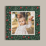 Impressão Em Tela Foto de Quadro Floral Clássico de Natal<br><div class="desc">Esta bela impressão de canvas de Natal apresenta um padrão floral e verde desenhado pela mão em cores clássicas e tradicionais de Natal, vermelho, verde e marfim, sobre um fundo de cor personalizado (mostrado em verde escuro). Um quadro de cor de marfim permite que sua foto se destaque contra o...</div>