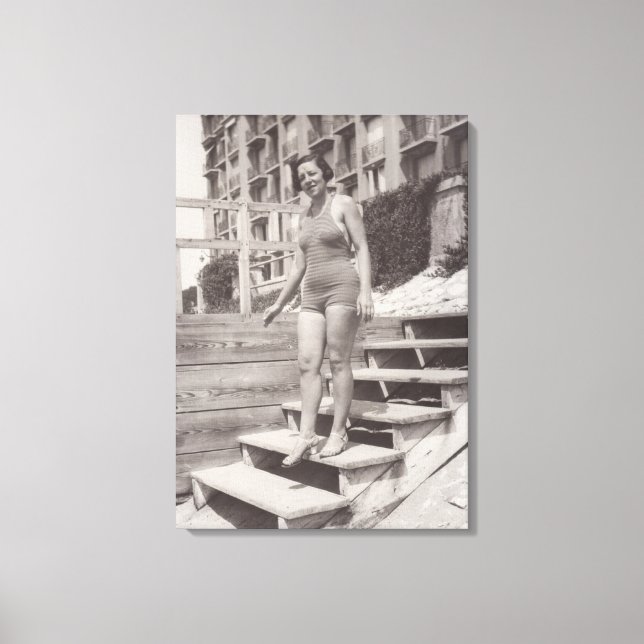 Impressão Em Tela Foto feminina na praia em Cannes nos anos 30 (Frente)