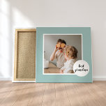 Impressão Em Tela Foto Moderna Mint Adorável Avó Presente<br><div class="desc">Quer você esteja procurando por um presente de Dia de as mães, presente de aniversário, ou apenas quero mostrar a sua avó o quanto ela significa para você, o presente de vovó amoroso moderno de fotografia é a escolha perfeita. É uma maneira bela e sentimental de honrar o vínculo especial...</div>
