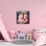 Impressão Em Tela Foto personalizada torna-o irmãs gêmeas únicas<br><div class="desc">Adicione sua foto favorita para personalizar e personalizar esta elegante impressão de tela de desenho. Criado para meninas gêmeas,  mas você pode carregar qualquer foto e personalizar o texto de acordo. Ideal para adicionar um toque pessoal a qualquer sala de crianças. Foto de Tim Bish da Unsplash,  obrigado você!</div>