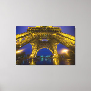 Impressão Em Tela França, Paris. Torre Eiffel iluminada à