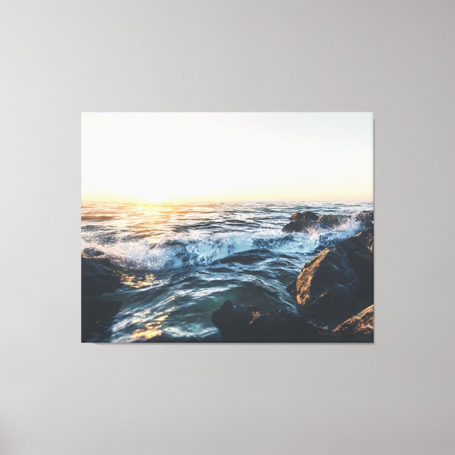 Impressão Em Tela Golden Sunset Ocean Waves on Rocks Serene Seascape (Frente)