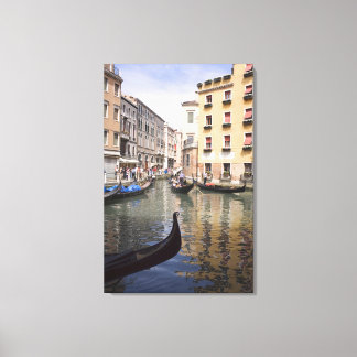 Impressão Em Tela Gondolas em canal, Veneza, Itália