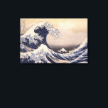 Impressão Em Tela Grande Onda na Costa de Kanagawa por Hokusai<br><div class="desc">Ilustração vintage de arte fina de design marítimo apresentando uma paisagem marinha de enormes ondas de maré se quebrando com barcos de pessoas e Monte Fuji ao fundo. Embora seja considerada uma onda de maré, é mais provável que seja um okinami, ou grande onda. 36 Vistas do Monte Fuji: A...</div>