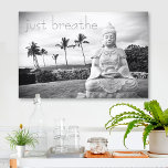 Impressão Em Tela Hawaii Buddha Black White Photo Apenas Respire A C<br><div class="desc">"Apenas respire." Toda vez que visito a Ilha Grande, preciso ir a este Buda. Algo sobre o esplendor do oceano, a face pacífica, e a solidão de sua colocação me faz sentir calma, serena, e feliz. Este belo impressão de fotografia a preto e branco será o centro das atenções de...</div>