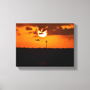 Impressão Em Tela Helicóptero voando ao pôr do sol