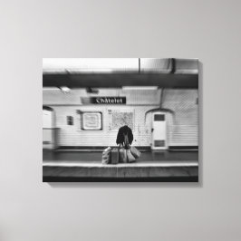 Impressão Em Tela Homem com sacos de compras no metrô (Chatelet)