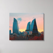 Horizonte de Baku e torres de chama