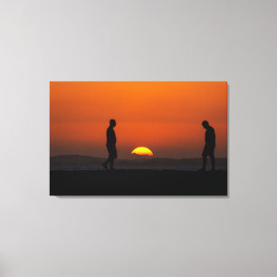 Impressão Em Tela Human Silhouettes at Golden Hour: Coastal Sunset R