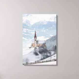 Impressão Em Tela Igreja em uma paisagem alpina de inverno