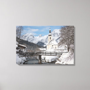 Impressão Em Tela Igreja na neve com montanhas alpes no inverno