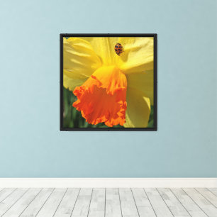 Impressão Em Tela Ladybug no Yellow Daffodil Floral