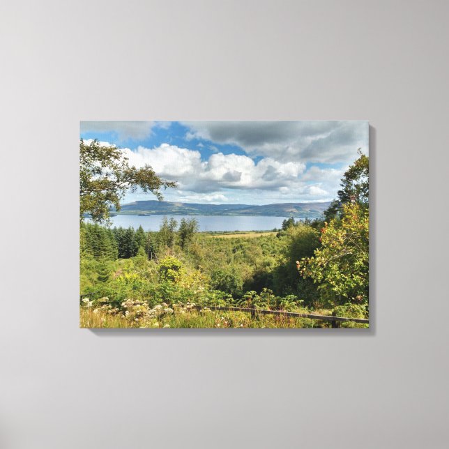 Impressão Em Tela lago irlandês sob o céu irlandês (Frente)