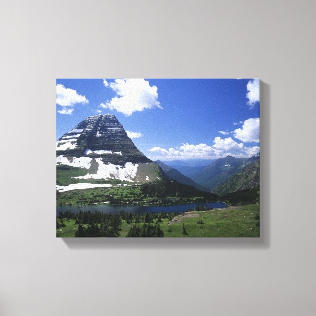 Impressão Em Tela Lago oculto, prados alpinos, estratos rochosos e t (Frente)