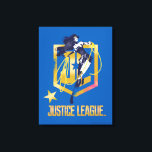 Impressão Em Tela Liga da Justiça | Mulher Maravilha Logotipo JL Pop<br><div class="desc">Veja a Mulher Maravilha da Liga da Justiça segurando seu Laço da Verdade, pronta para jogá-lo. Este desenho de pop de alto contraste da Mulher Maravilha é colocado em cima de um logotipo blindado JL da Liga da Justiça do ouro, com o logotipo do nome da Liga da Justiça escrito...</div>