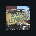 Impressão Em Tela Limonada Fria De Gelo, Feira De Rua Upper West Sid<br><div class="desc">A canvas de foto impressão apresenta uma fotografia original colorida de limonada gelada à venda em um festival de rua na NYC.</div>