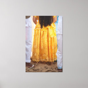 Impressão Em Tela Little Girl in Golden Yellow Traditional Dress on 