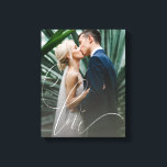Impressão Em Tela Love Script Wedding<br><div class="desc">Mostre sua foto favorita do casamento ou escolha a de amigos e dê como presente. O amor é escrito em uma fonte grande e elegante de escrita branca.</div>