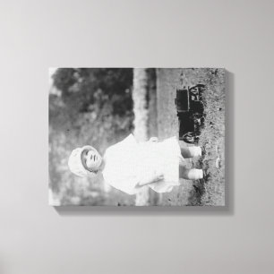 Impressão Em Tela Menina com a fotografia do vagão do brinquedo