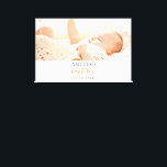Impressão Em Tela Menina moderna fotográfica Baptism<br><div class="desc">Para um batismo elegante,  neutro em gênero. Um fundo branco chic. Personalize e adicione uma foto horizontal,  o nome da criança e a data do batismo. Letras pretas e ouros.</div>