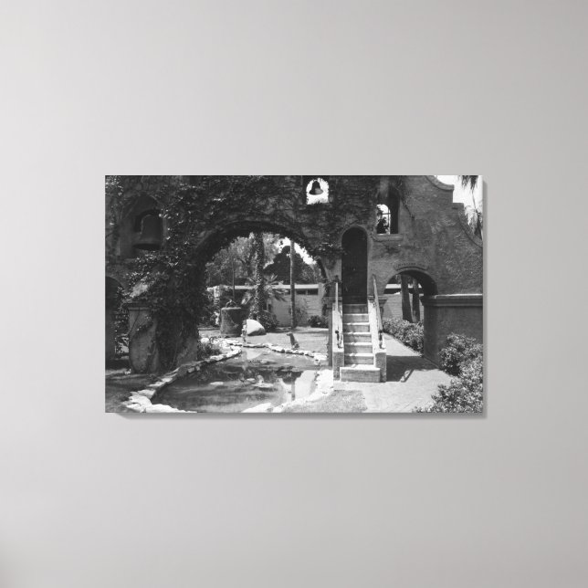 Impressão Em Tela Missão no pátio de Riverside, CA Photograp (Frente)