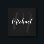Impressão Em Tela Monograma e Nome personalizados preto<br><div class="desc">Monograma Personalizado e Nome da Família Presente com o nome no estilo de fonte do script moderno branco e monograma no estilo de fonte do script moderno da cinza como fundo em fundo preto.</div>