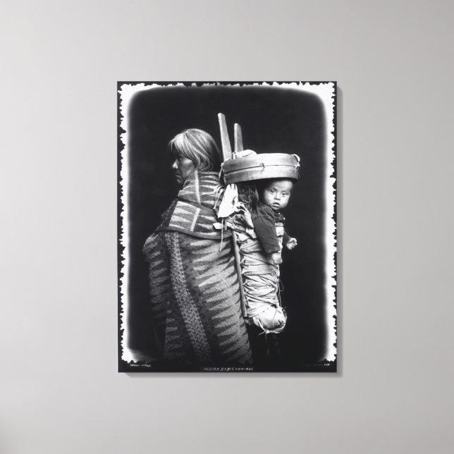 Impressão Em Tela Mulher Navaho carregando uma boia nas costas (Frente)