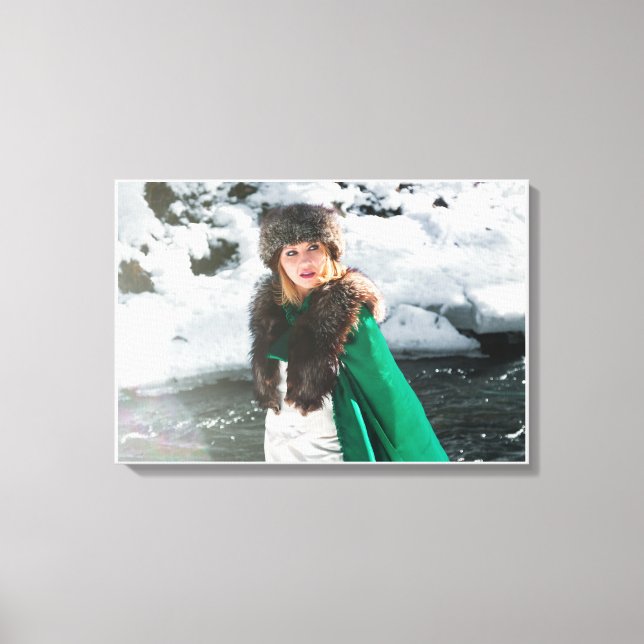 Impressão Em Tela Mulher retrora no inverno (Frente)