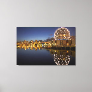 Impressão Em Tela Mundo da Ciência e CBD refletidos em False Creek,