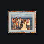 Impressão Em Tela Nome e ano da família de fotos de férias da praia<br><div class="desc">Foto de Férias da Família Beach. Ano. Nome da família. Fundo de Seashell. Personalizar.</div>