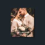 Impressão Em Tela Nosso Momento | Rustic Newlyweds Foto Personalizad<br><div class="desc">Faça desta canvas de fotos sua, colocando sua foto favorita de casamento do dia mais bonito de todos. Esta bela imagem de canvas mostra seu próprio casamento ou foto de casal, junto com as palavras "Nosso momento" em uma elegante camada branca de caligrafia. Personalize com seus nomes e a data...</div>