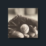 Impressão Em Tela Nostalgia de baseball - Mitt e Baseball<br><div class="desc">"Baseball Nostalgia I" por Judy B. Messer. Apresenta uma fotografia tipo sépia de uma luva de baseball e baseball.</div>