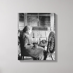 Impressão Em Tela oLD wOMAN uSING sPINNING wHEEL 1930S PHOTOGRAPH