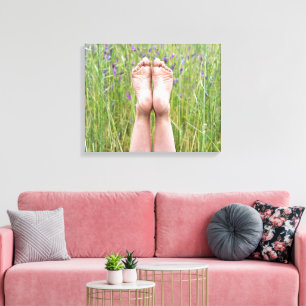 Impressão Em Tela pés nuos em flores silvestres