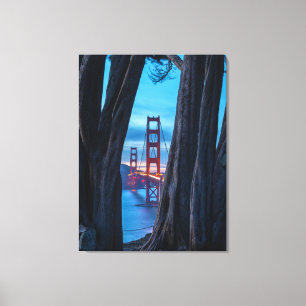 Impressão Em Tela Ponte Golden Gate através de árvores ao crepúsculo