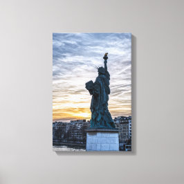 Impressão Em Tela Pôr do sol sobre réplica da Estátua da Liberdade e