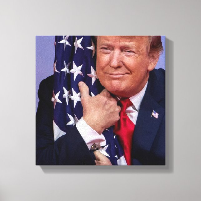 Impressão Em Tela Presidente Trump Hugging Bandeira Americana (Frente)