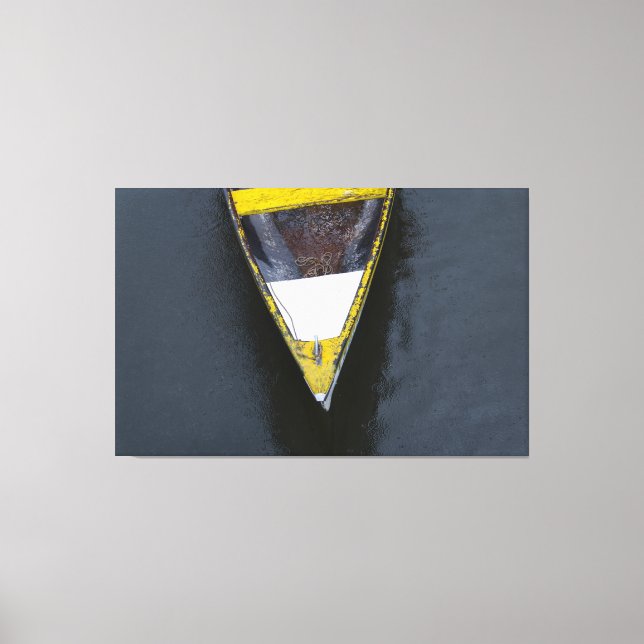 Impressão Em Tela Rainfall Navigation: Weathered Boat Bow (Frente)