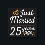 Impressão Em Tela Recem casados Há 25 Anos<br><div class="desc">Design bonito, perfeito para qualquer um que está casado há 25 anos e para uma cerimônia de renovação do voto de casamento. Ele faz um excelente combinando roupa para casais! recem casados 25 Anos Atrás, citação de um casal que se casou há 25 anos ou casal renovando votos de casamento...</div>