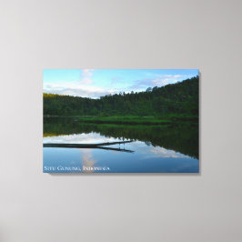 Impressão Em Tela Reflexo da Floresta do Lago Céu Azul na Indonésia