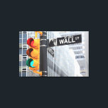 Impressão Em Tela Sinal de semáforo e Wall Street<br><div class="desc">Sinal de semáforo e Wall Street,  Nova Iorque,  EUA | Jumper | ID do ativo: 124517046</div>