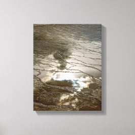 IMPRESSÃO EM TELA SOL, NUVENS REFLETINDO EM UMA PISCINA TERMAL VULCÂ
