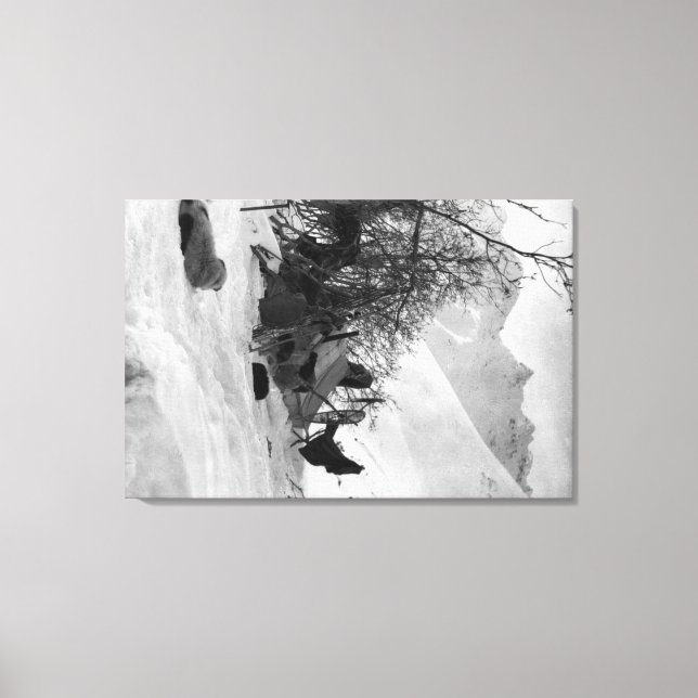 Impressão Em Tela Tensão e pertences do Explorer no local do acampam (Frente)