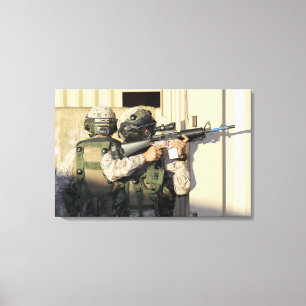 Impressão Em Tela Um escuteiro da infantaria aponta sua arma