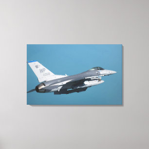 Impressão Em Tela Um falcão F-16 de combate em vôo
